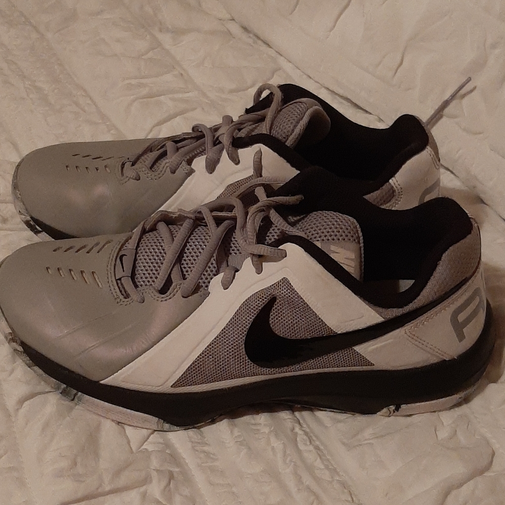 Nike Air Mavin Low Basketball Shoes